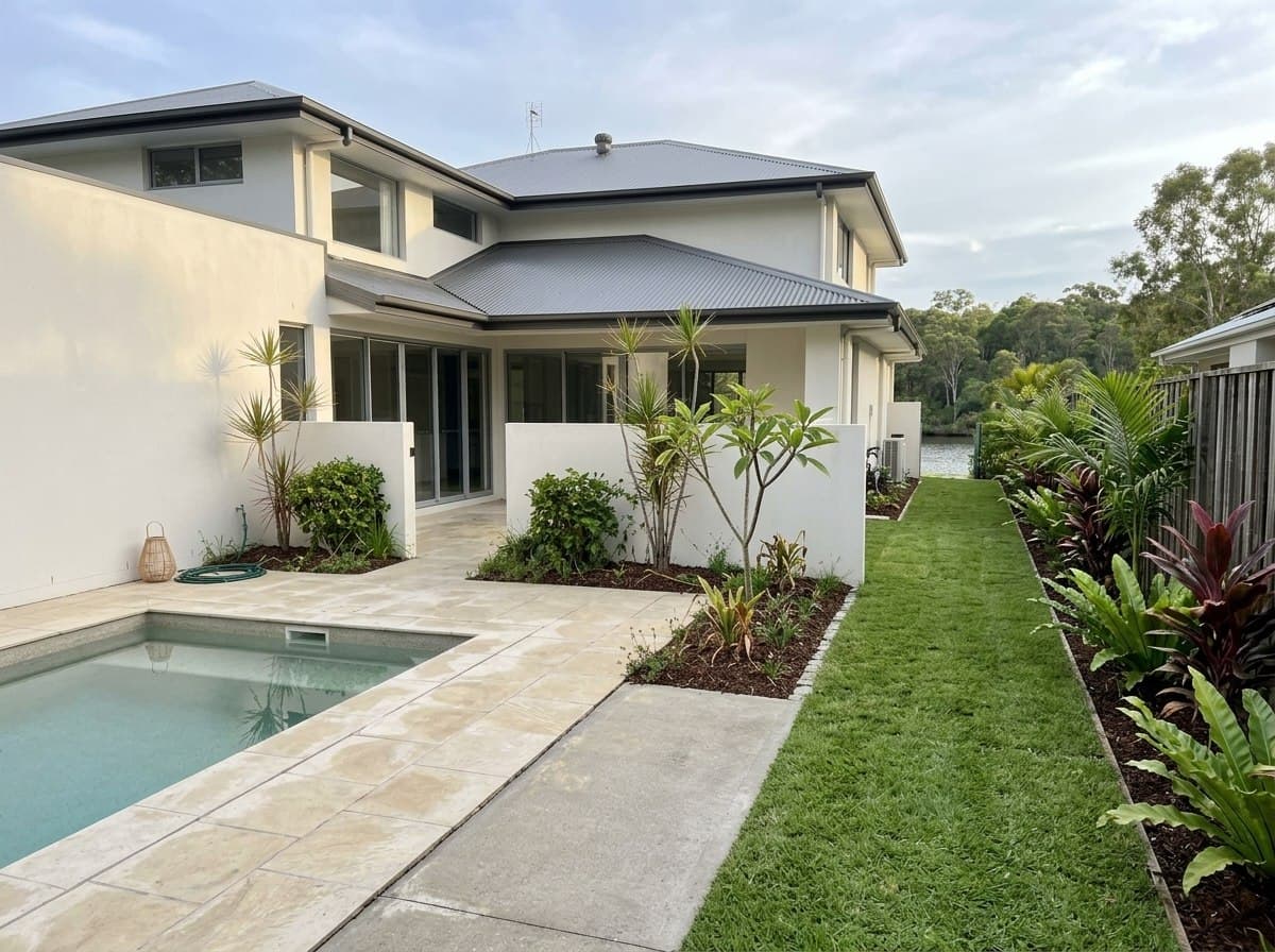 The same Noosaville courtyard with lush tropical screening and fresh lawn for guests